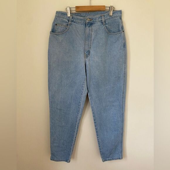 Vintage Mom Light Wash Jeans - Picture 2 of 9